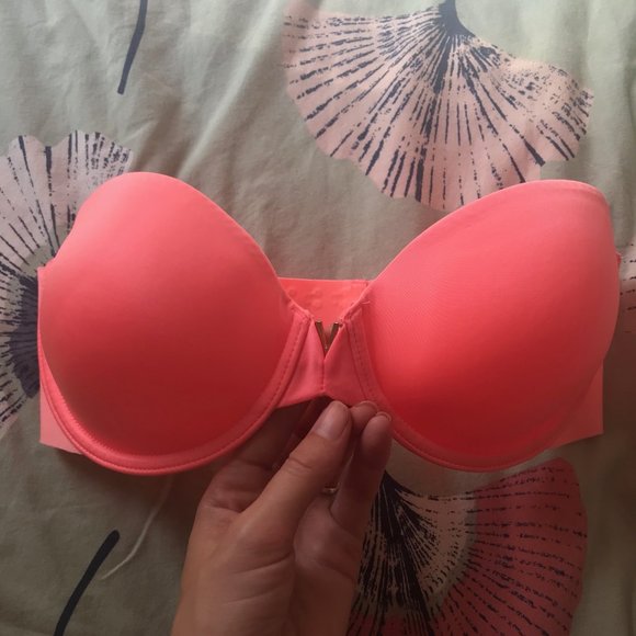 Victoria's Secret Other - Victoria’s Secret Coral Bikini Top 32D